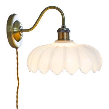 Seinävalaisin Aneta Sofia antiikki/valkoinen 32 x 25,5 x 22 cm